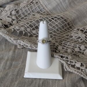 Elegant Silver and Peridot Women's Ring